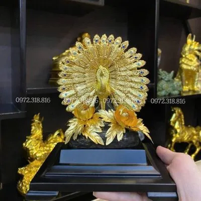 Tượng Chim Công Dát Vàng 24k - Quà Tặng Sếp Nữ Cao Cấp